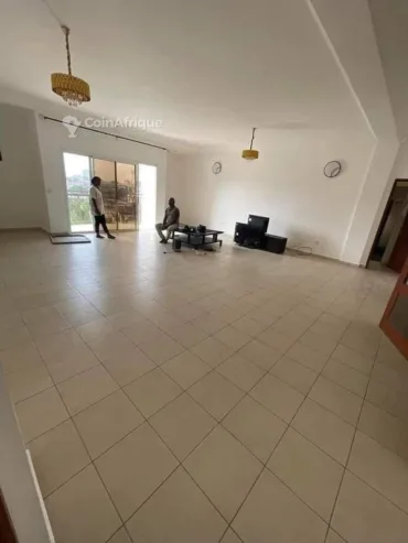 Location appartement 4 pièces – Douala