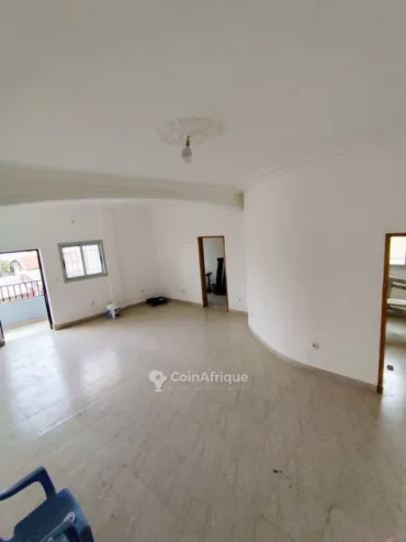 Location appartement usage commercial 4 pièces – Douala