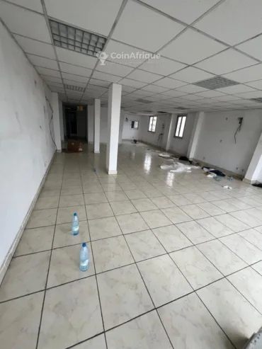 Location bureaux et  commerces 115  – Douala