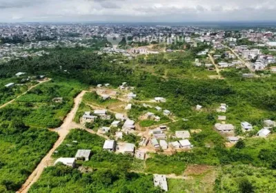 Terrain 200 m² – Ngombe Village