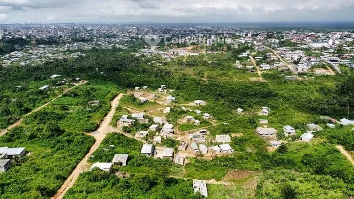 Terrain 200 m² – Ngombe Village