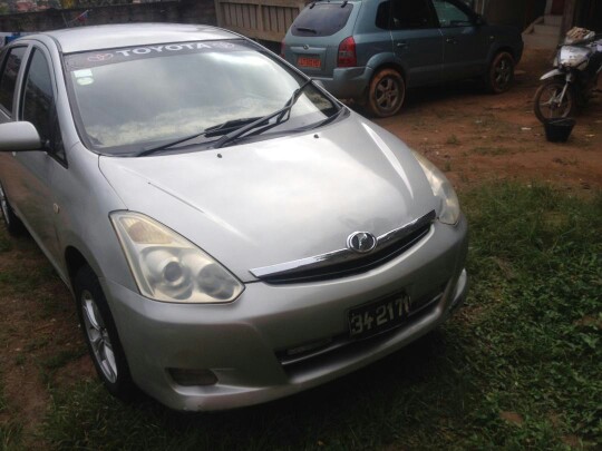 Toyota Wish 2004