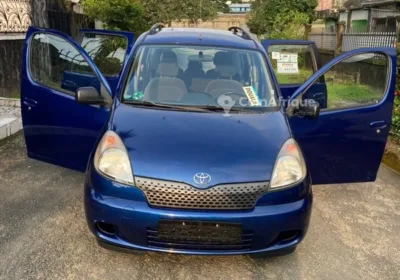 Toyota Yaris Verso 2003