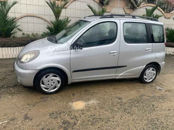 Toyota Yaris Verso 2003