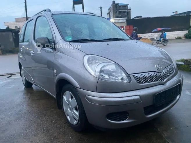 Toyota Yaris Verso  2005