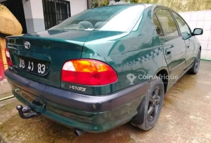 Toyota Avensis Berline 2000