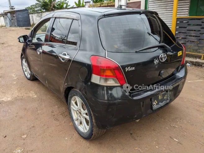 Toyota Yaris Vitz  2010