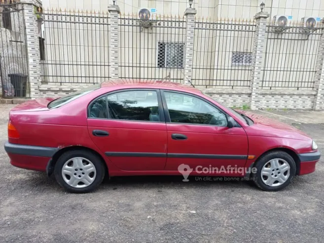 Toyota Avensis Berline 1999