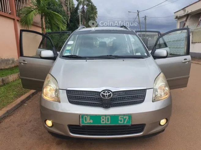 Toyota Corolla Verso 2005