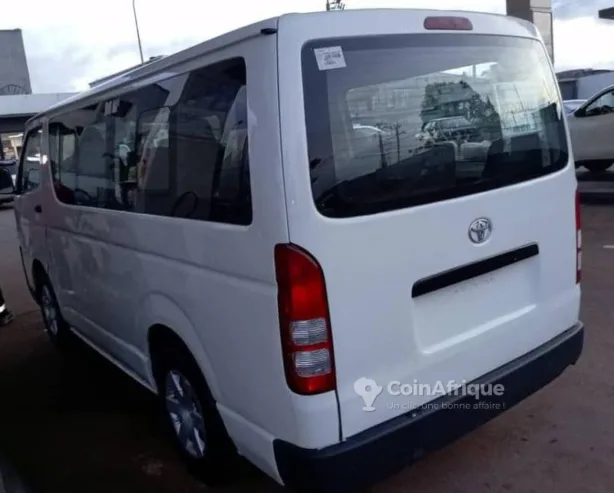 Toyota Hiace 2012