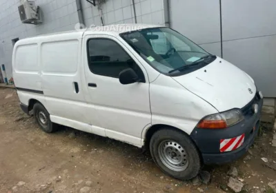 Man Toyota Hiace fourgon 2009