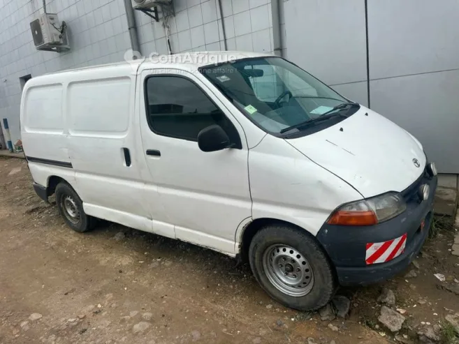 Man Toyota  Hiace fourgon  2009