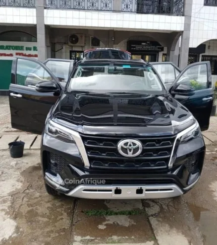 TOYOTA Fortuner 2024