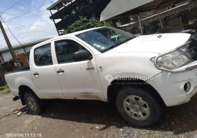 TOYOTA Hilux 2011