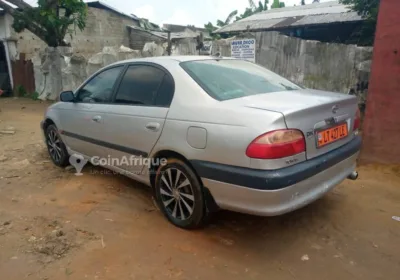 Toyota Avensis Berline 2000