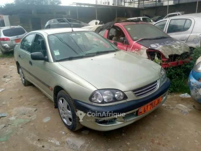 Toyota Avensis Berline 2002