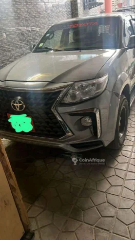 Toyota Fortuner 2011