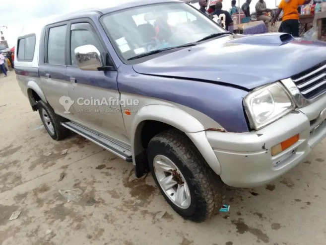 Toyota pick-up Mitsubishi  2003