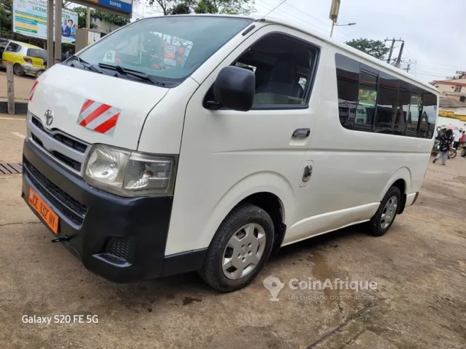 Toyota Hiace Zoom  2010