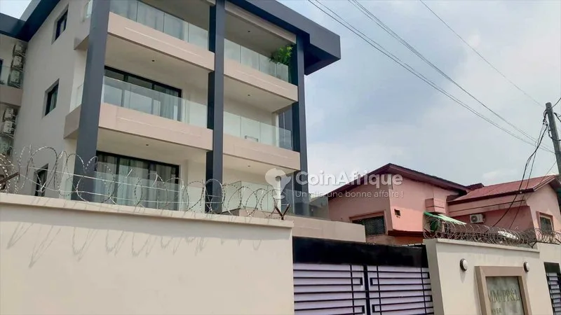 Location appartement meublé 9pièces -Douala