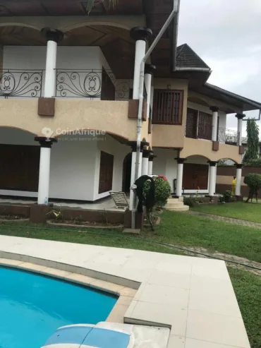 Location maisons de vacances 16 pièces – Douala