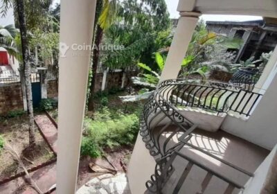 Location villa duplex 10 pièces – Douala