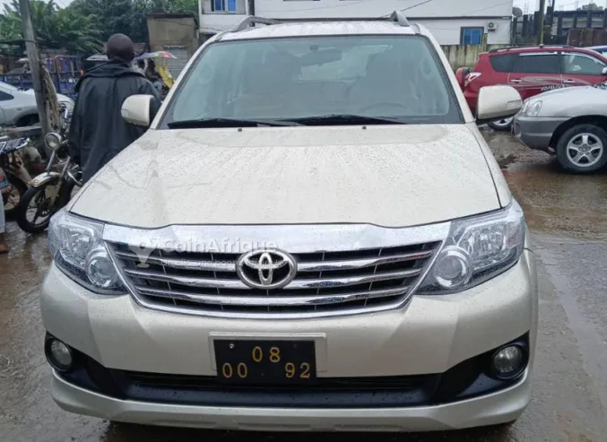 TOYOTA Fortuner  2014