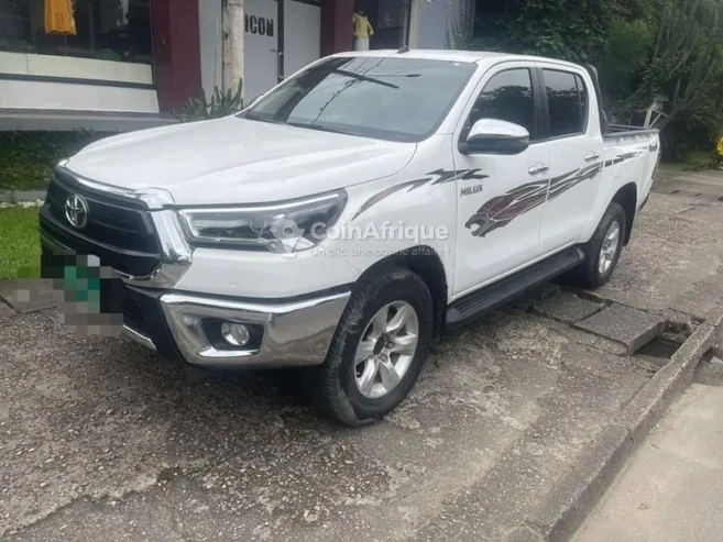 TOYOTA Hilux 2022