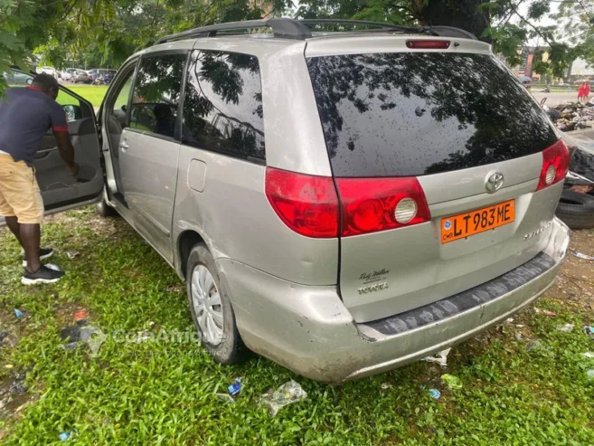 TOYOTA Siena 2007