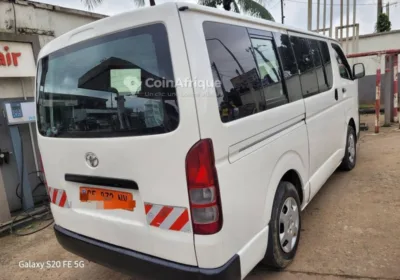 Toyota Hiace Zoom 2010