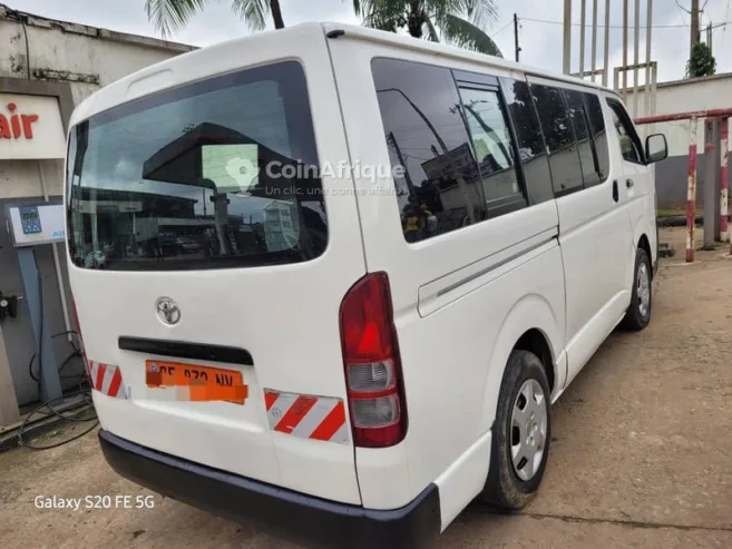 Toyota Hiace Zoom  2010