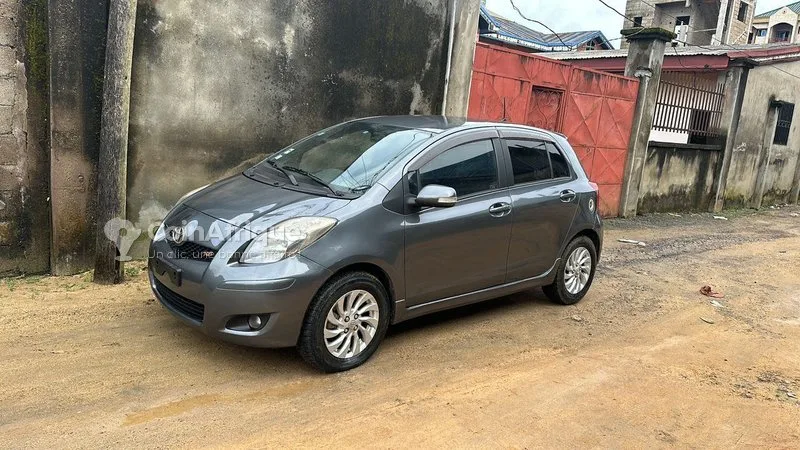 toyota vitz 2010