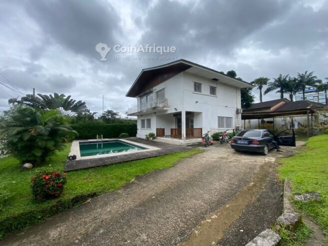 Location villa duplex 5 pièces – Bonanjo