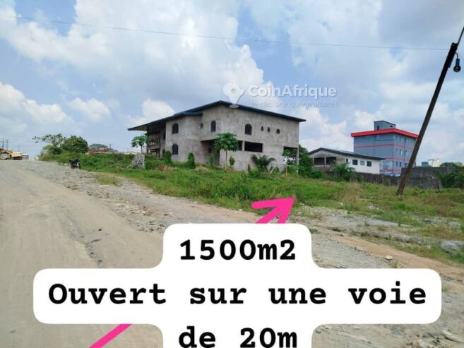 Terrain titré 1500m² à Yassa