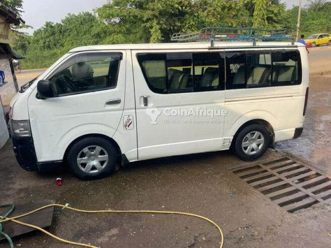 Toyota Hiace 2010