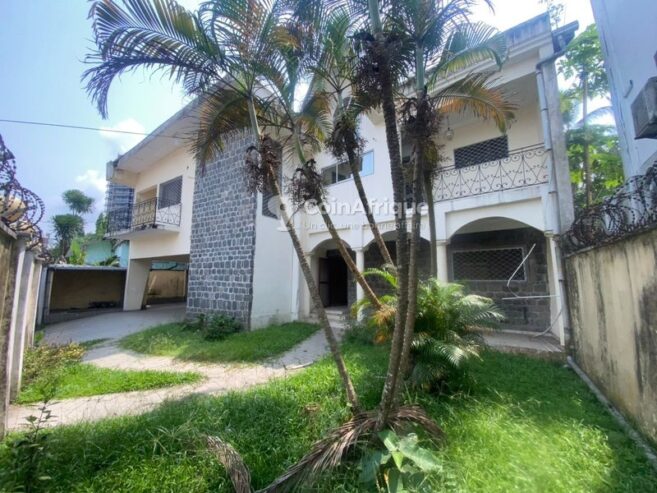 Location villa duplex 8 pièces – Bonanjo DLA