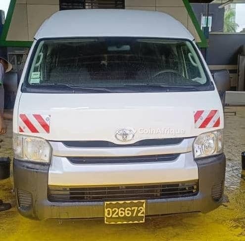Toyota Hiace 2012