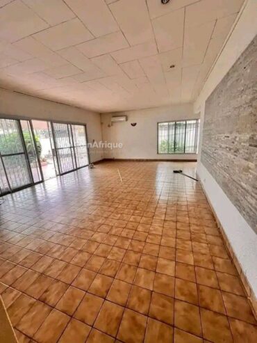 Location  villa 04 chambres – Bonapriso