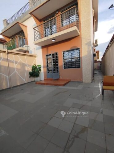 Location villa triplex  6 pièces  -Yassa cité chirac