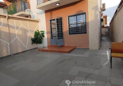 Location villa triplex 6 pièces -Yassa cité chirac