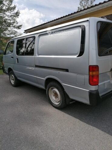 Toyota Hiace  2010