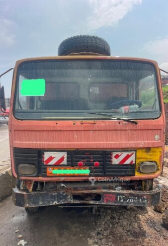 Camion benne renault 6 roues propre