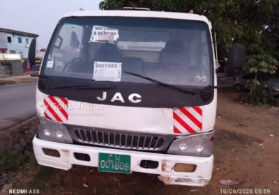 JAC Camion Jac 6 Roué Avc Benz Levante 2010