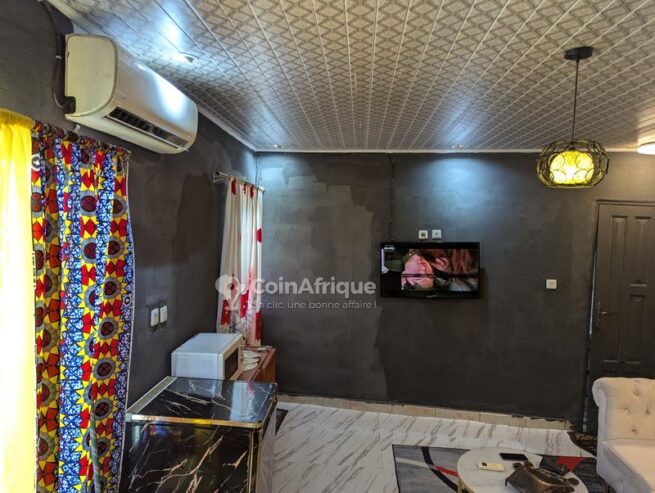 Location chambre meublée –  Douala