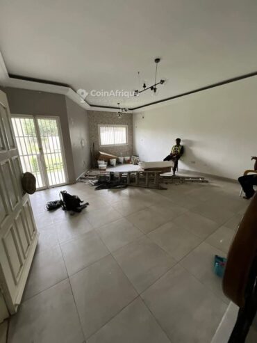 Location villa duplex 4 pièces – Bonanjo