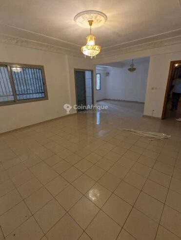 Location villa duplex – Bonapriso