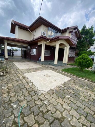 Location villa duplex4 chambres salon   –  Makepe