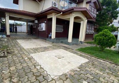 Location villa duplex4 chambres salon – Makepe