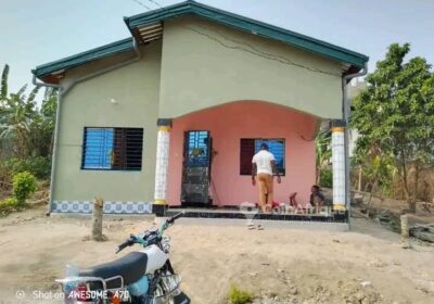 Vente villa 4 chambres salon – Japoma