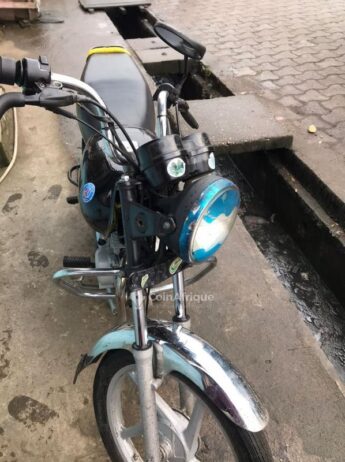 Bajaj 100 2023